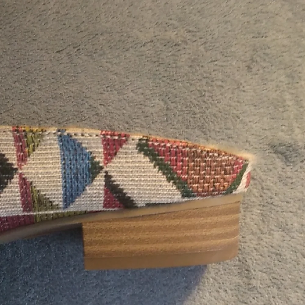 Universal Thread Multicolor Patterned Slides - Picture 7 of 7